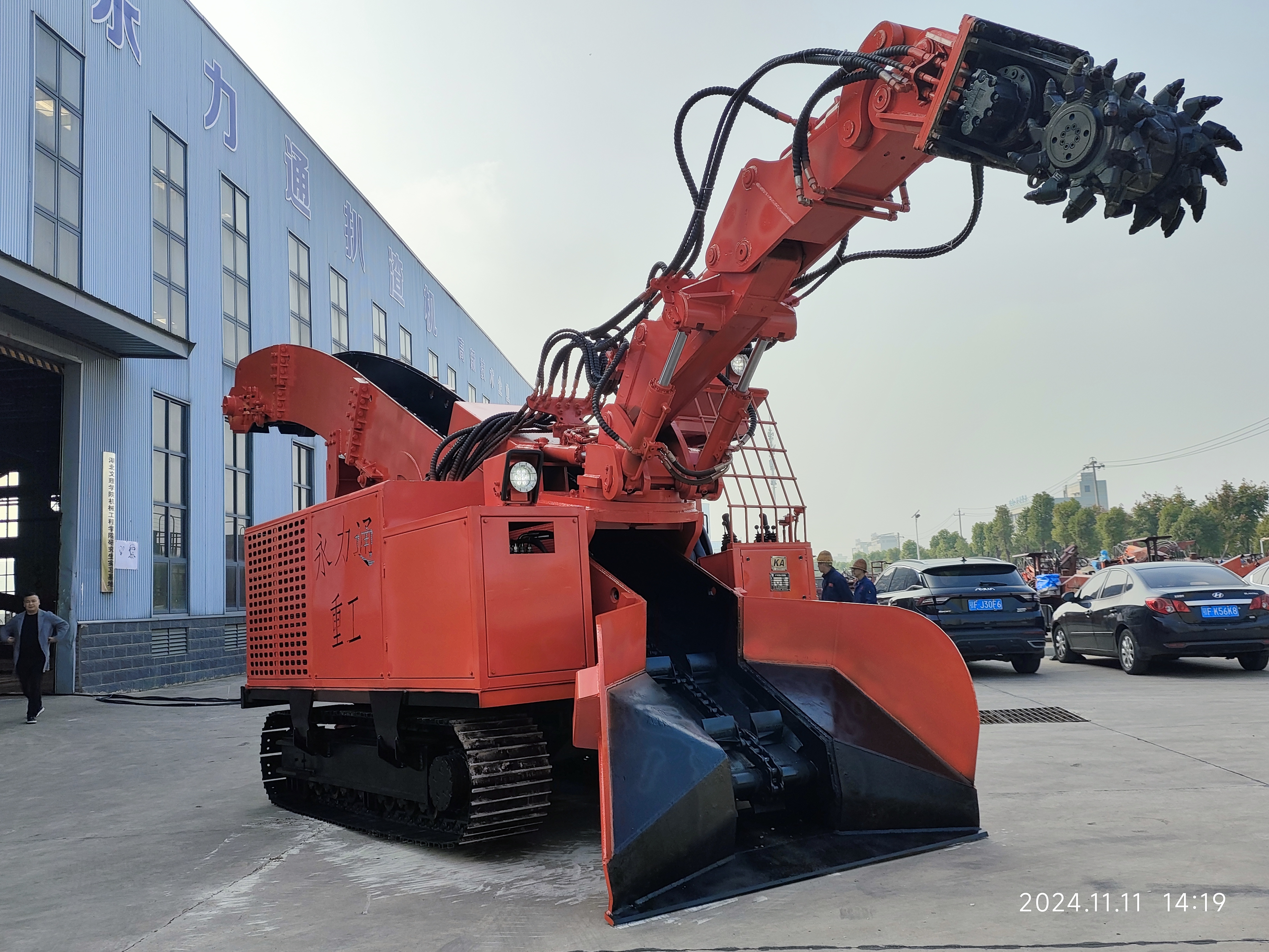 永力通履帶扒渣機，3年質(zhì)保，是對質(zhì)量的自信