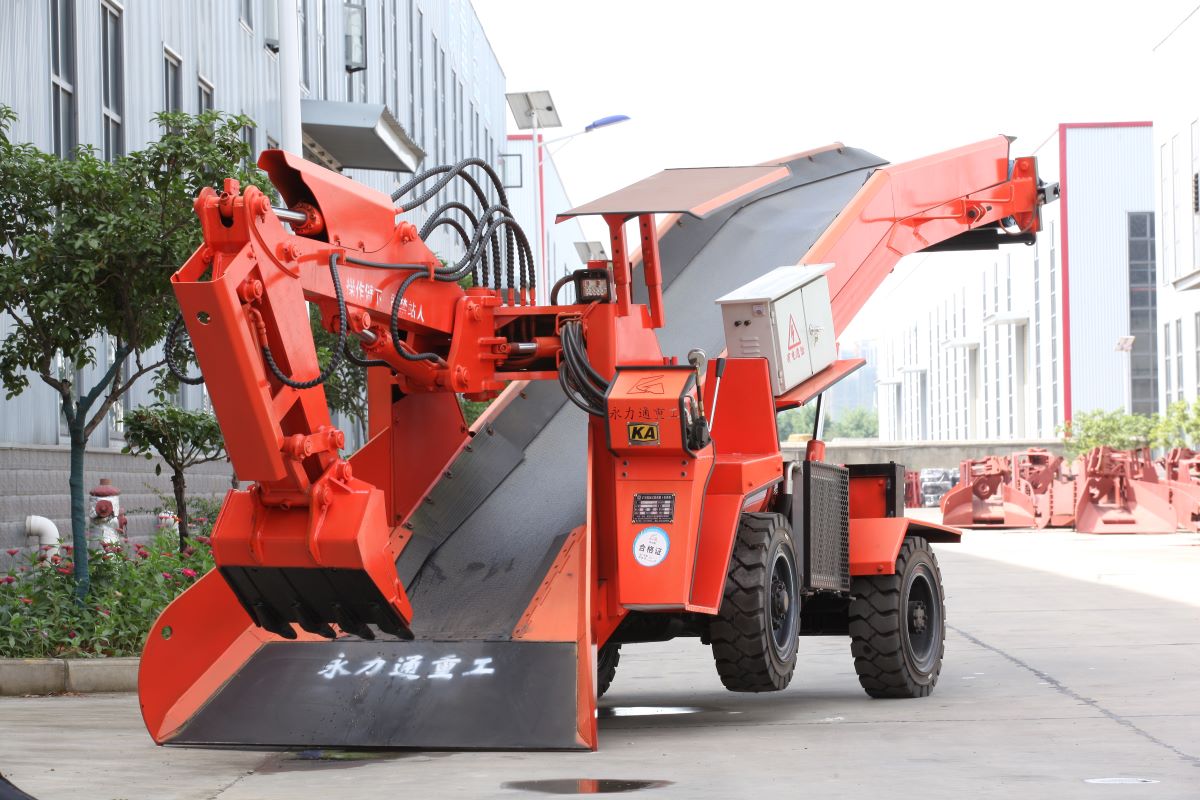 永力通遙控防爆扒渣機，坐在安全區(qū)就把活干了